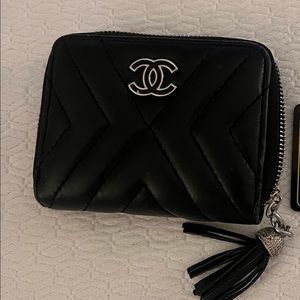 AUTHENTIC CHANEL WALLET !!! barely used